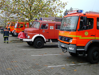 Einige Feuerwehrfahrzeuge